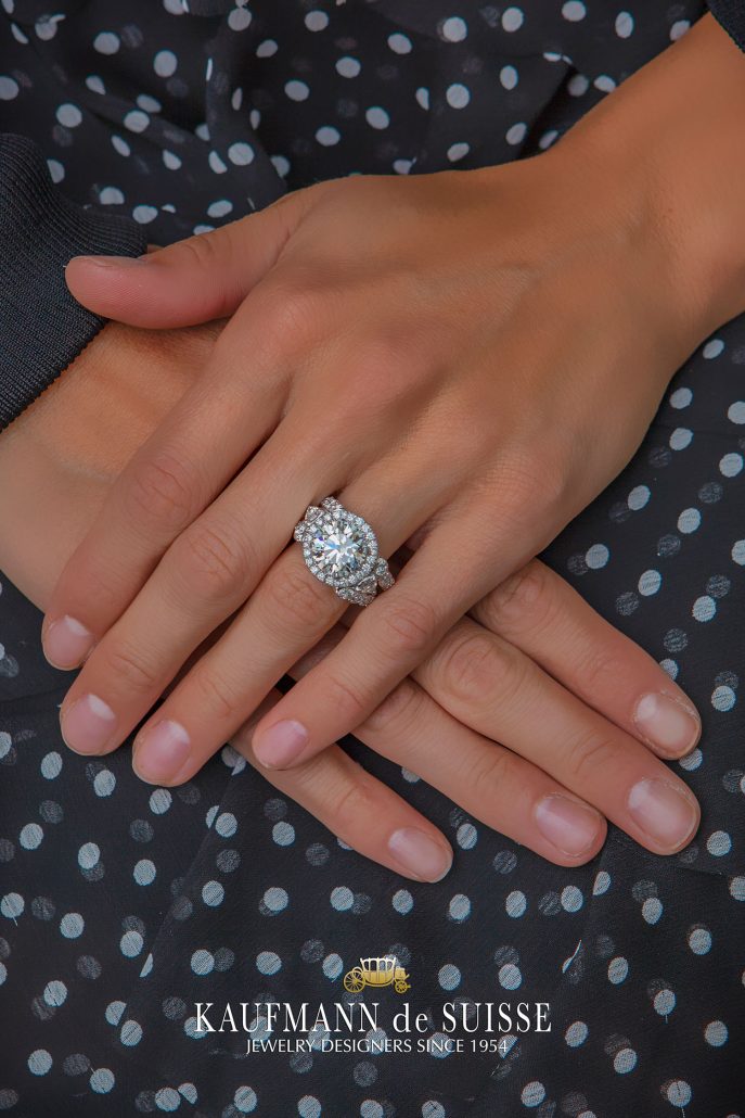 Fabulous Round Diamond Engagement Ring