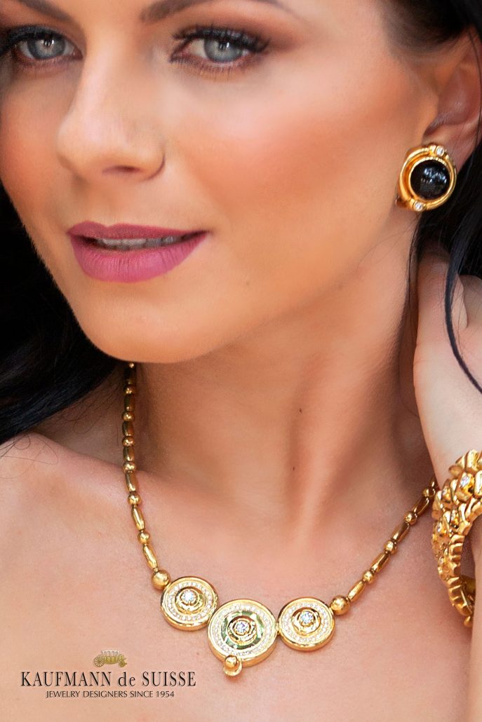 18K Yellow Gold and Onyx Jewelry