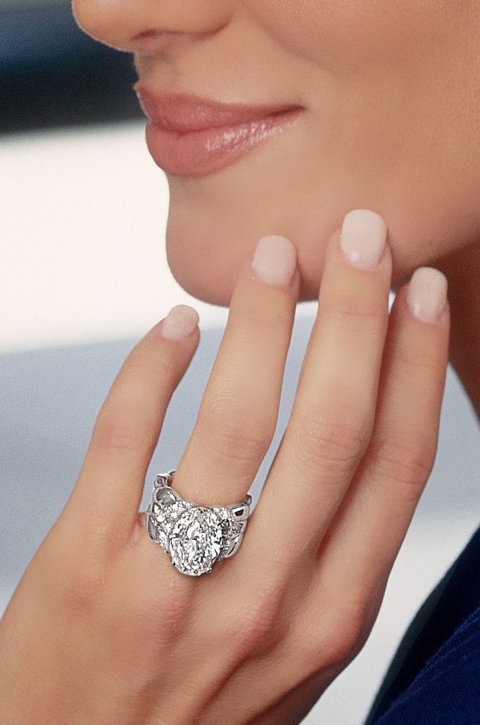 18K White Gold Oval Diamond Engagement Ring