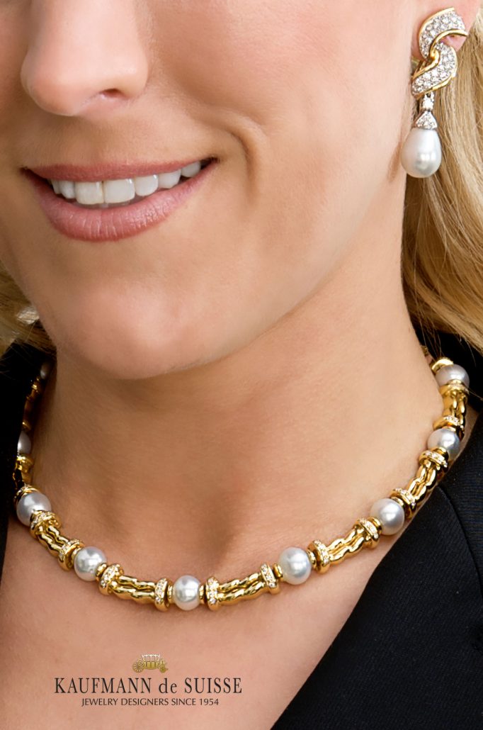 Flowing Lines Pearl Necklace